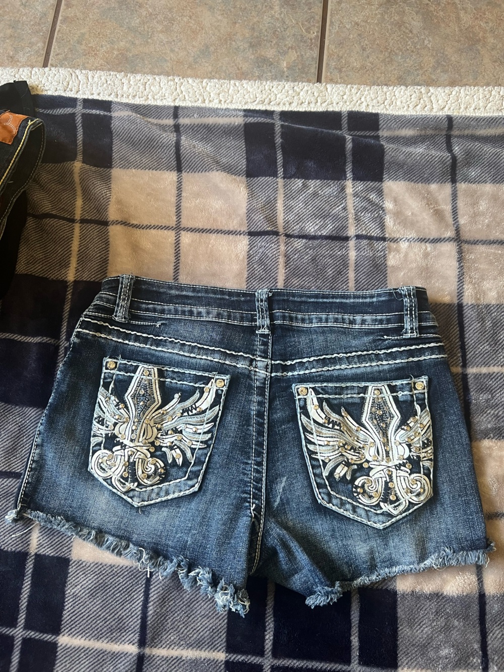 Y2k Women's Embroidered Dark Wash Denim Shorts - Blue